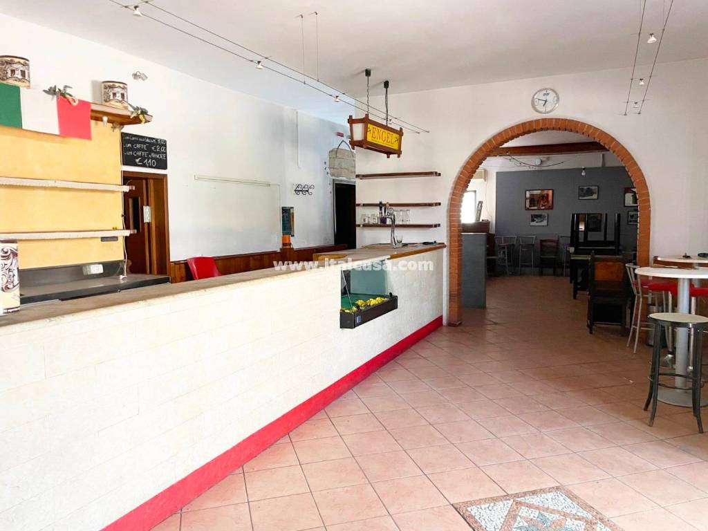 negozio in affitto a Porto Mantovano in zona Sant'Antonio