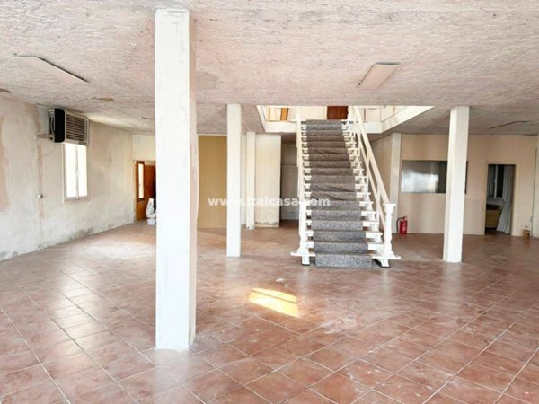 negozio in affitto a Porto Mantovano in zona Sant'Antonio