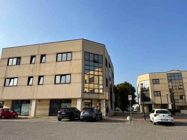 ufficio in affitto a Porto Mantovano in zona Malpensata