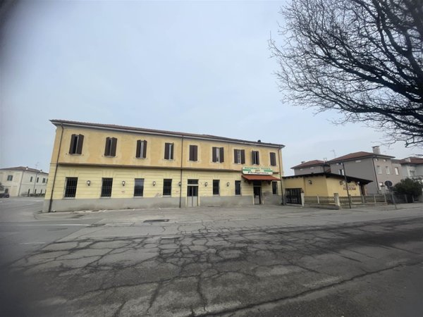 negozio in affitto a Porto Mantovano in zona Sant'Antonio