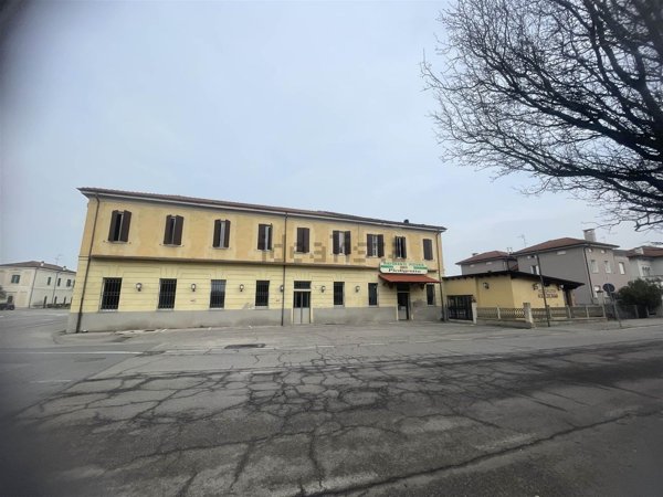 negozio in affitto a Porto Mantovano in zona Sant'Antonio