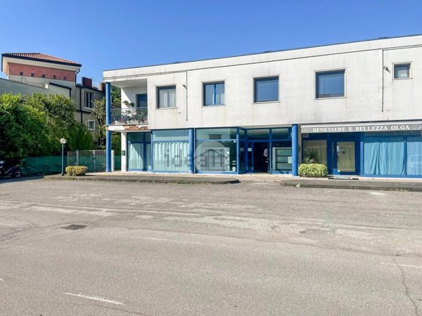 locale commerciale in affitto a Porto Mantovano