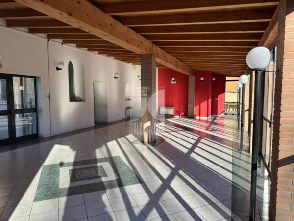 negozio in affitto a Porto Mantovano in zona Sant'Antonio