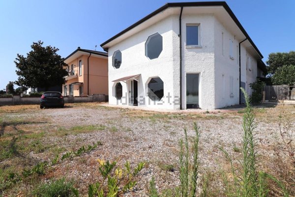 locale commerciale in affitto a Porto Mantovano