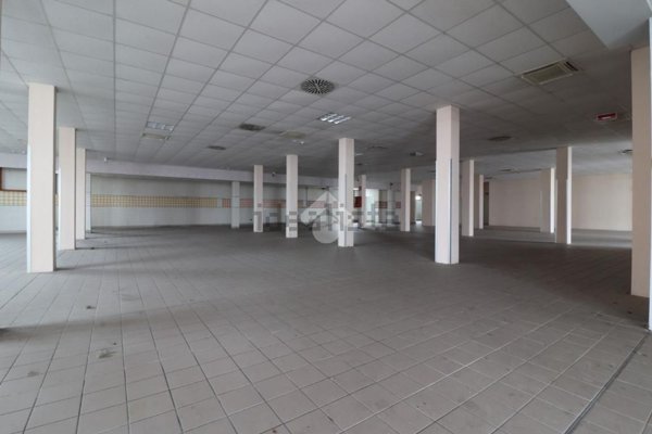 locale commerciale in affitto a Porto Mantovano