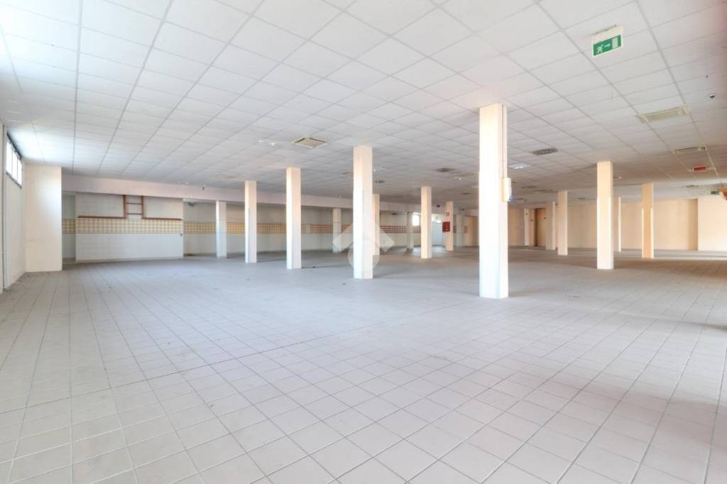 locale commerciale in affitto a Porto Mantovano in zona Sant'Antonio