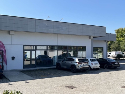 negozio in affitto a Porto Mantovano in zona Sant'Antonio