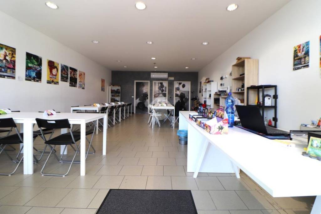 negozio in affitto a Porto Mantovano in zona Sant'Antonio