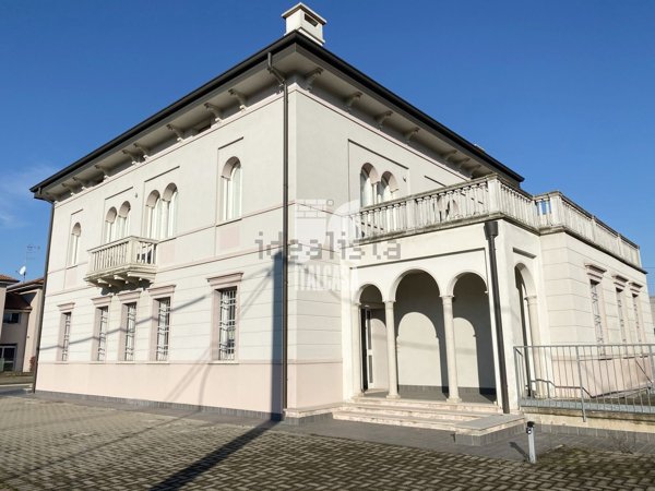 ufficio in affitto a Porto Mantovano in zona Sant'Antonio
