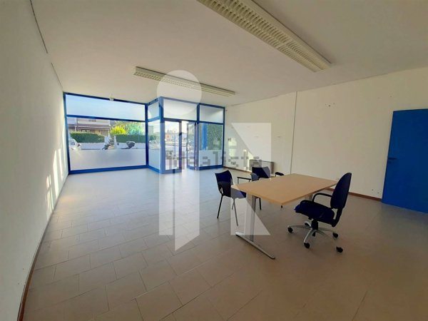 negozio in affitto a Porto Mantovano in zona Sant'Antonio