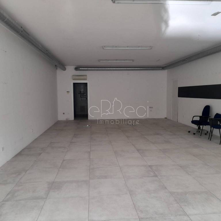 negozio in affitto a Porto Mantovano in zona Sant'Antonio