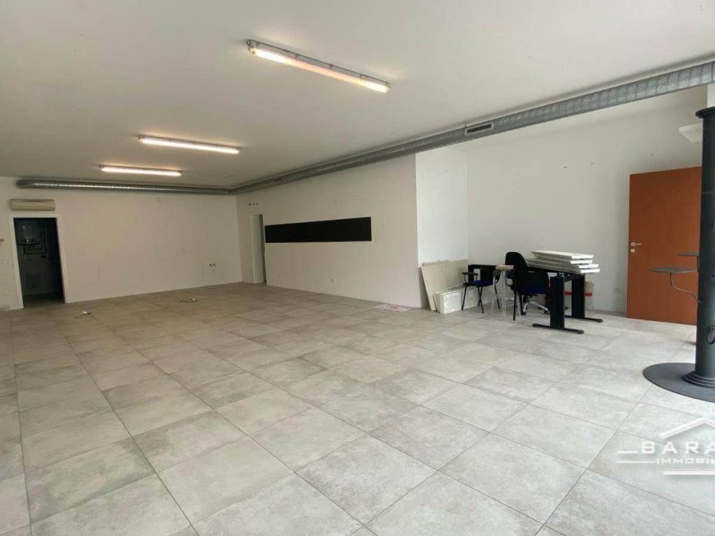 negozio in affitto a Porto Mantovano in zona Sant'Antonio