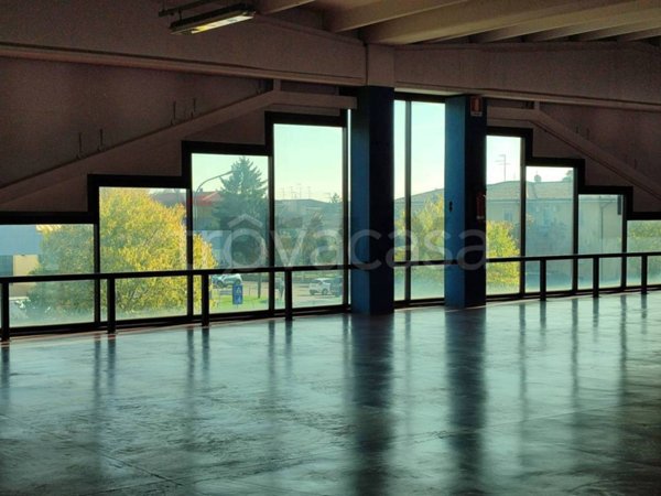 negozio in affitto a Porto Mantovano in zona Sant'Antonio