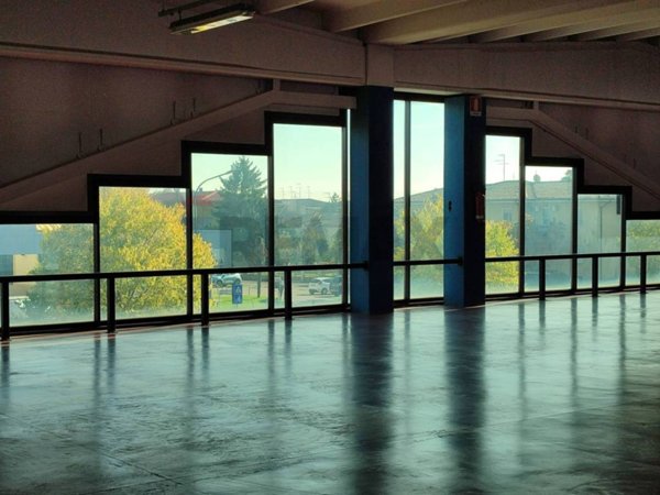 negozio in affitto a Porto Mantovano in zona Sant'Antonio