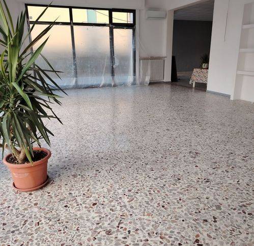 negozio in affitto a Porto Mantovano in zona Soave