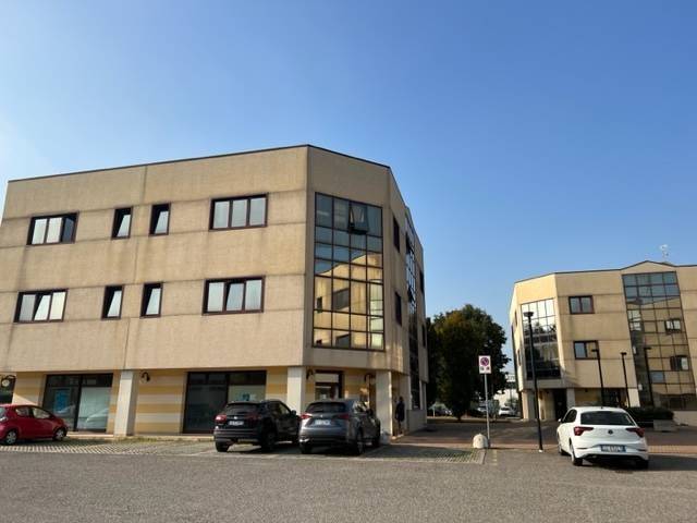 negozio in affitto a Porto Mantovano in zona Malpensata