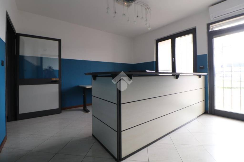 ufficio in affitto a Porto Mantovano in zona Sant'Antonio
