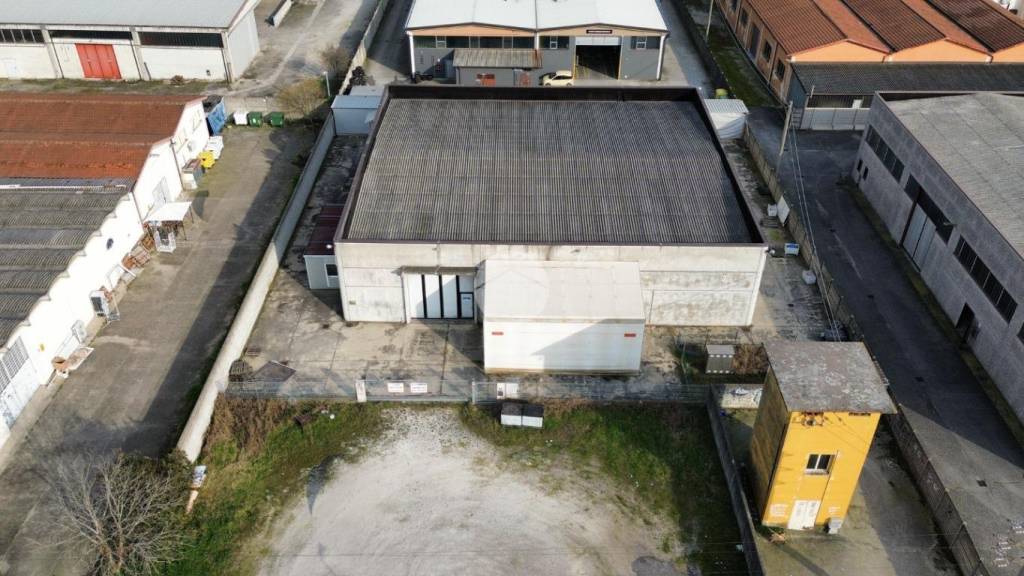 locale commerciale in affitto a Porto Mantovano in zona Sant'Antonio