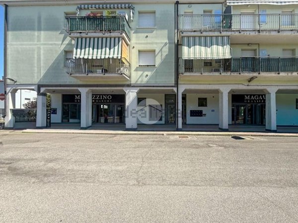 locale commerciale in affitto a Porto Mantovano in zona Sant'Antonio