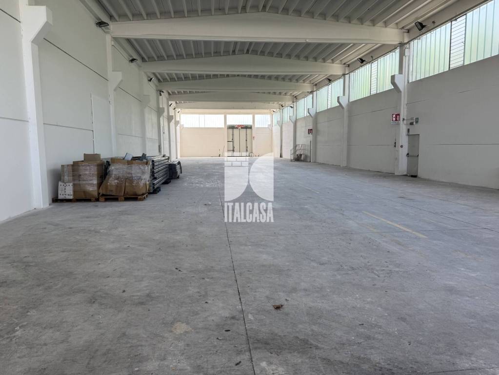 locale commerciale in affitto a Porto Mantovano