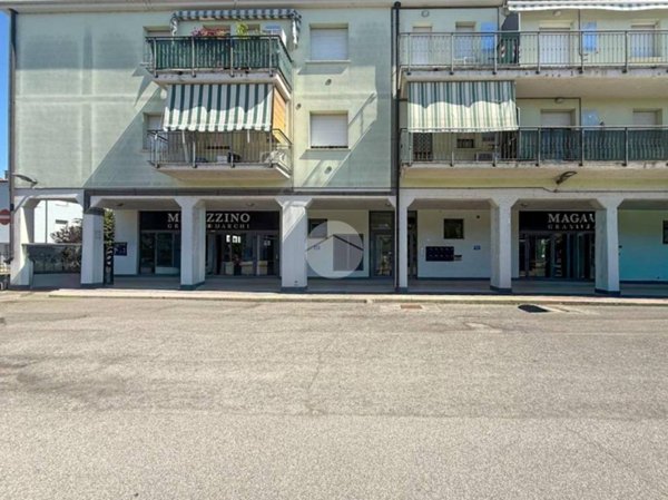negozio in affitto a Porto Mantovano in zona Sant'Antonio