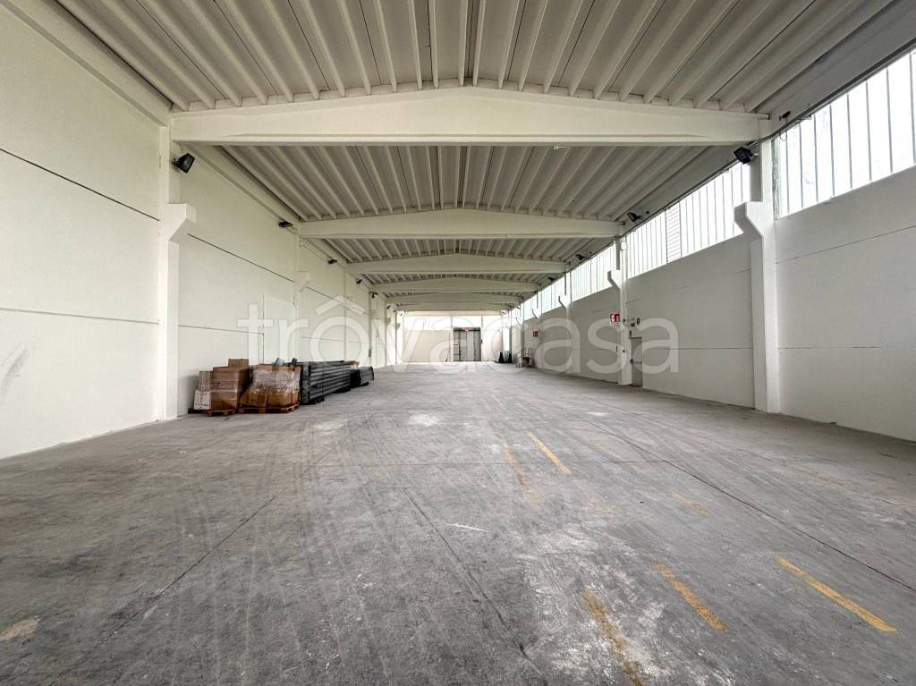 locale commerciale in affitto a Porto Mantovano