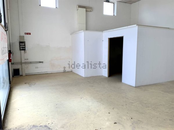 negozio in affitto a Porto Mantovano in zona Sant'Antonio