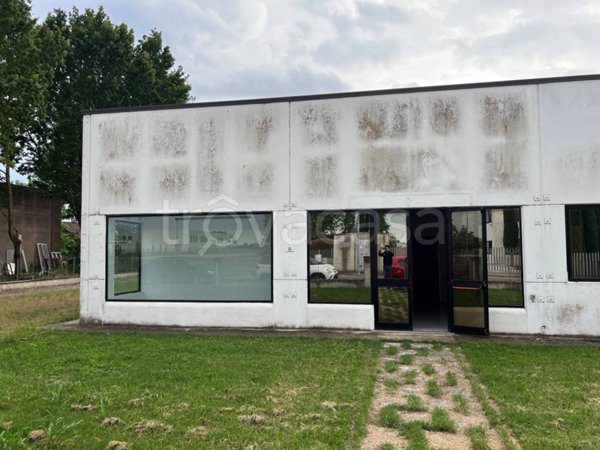 locale commerciale in affitto a Quistello