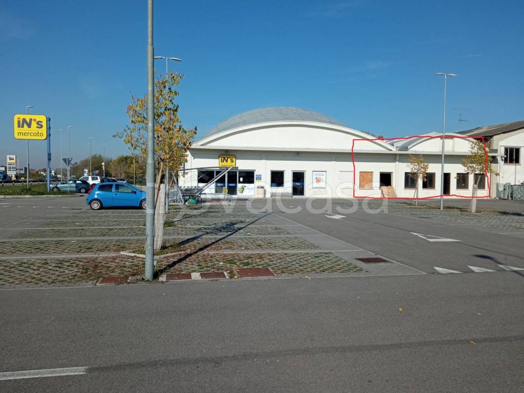 negozio in affitto a Rodigo in zona Rivalta sul Mincio