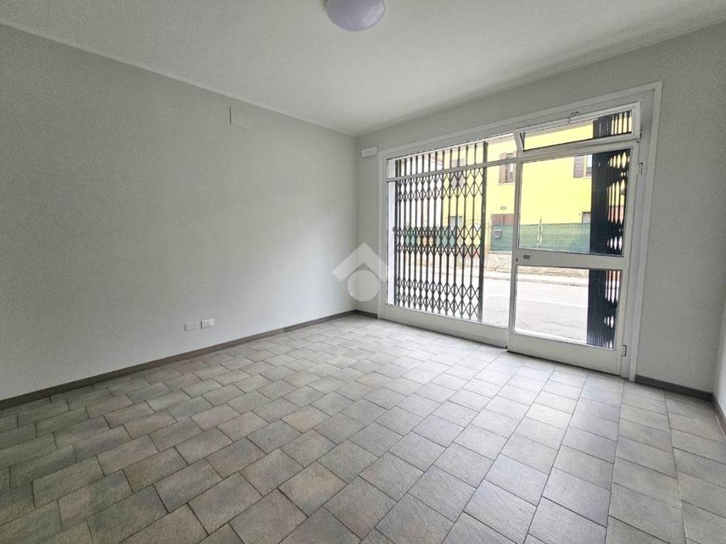 negozio in affitto a Rodigo in zona Rivalta sul Mincio