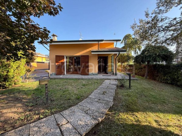 casa indipendente in affitto a San Giovanni del Dosso