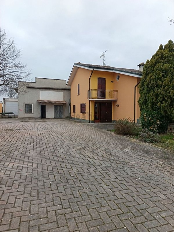casa indipendente in affitto a San Giovanni del Dosso