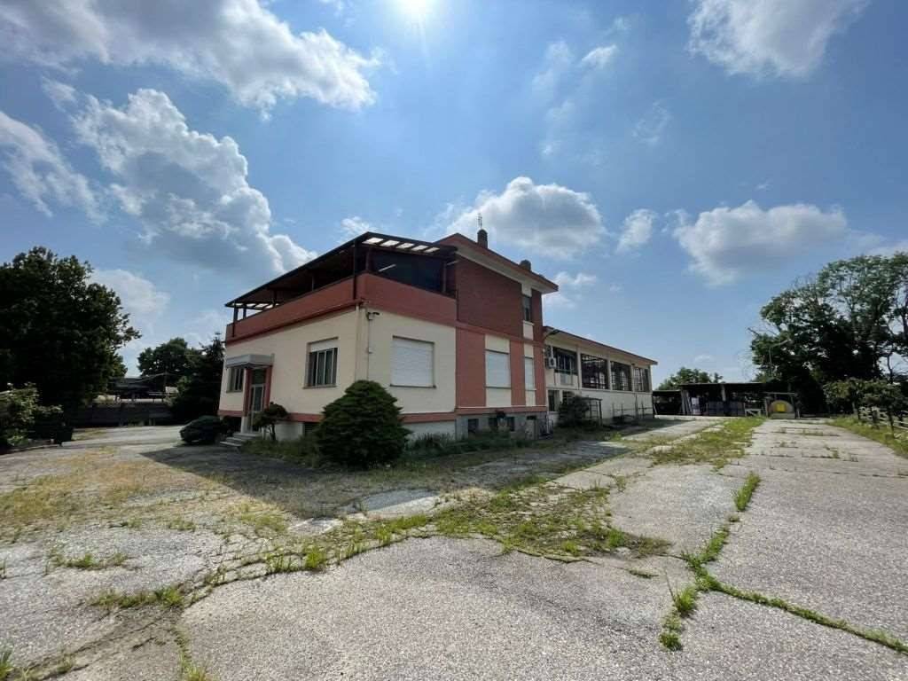 locale commerciale in affitto a San Secondo di Pinerolo