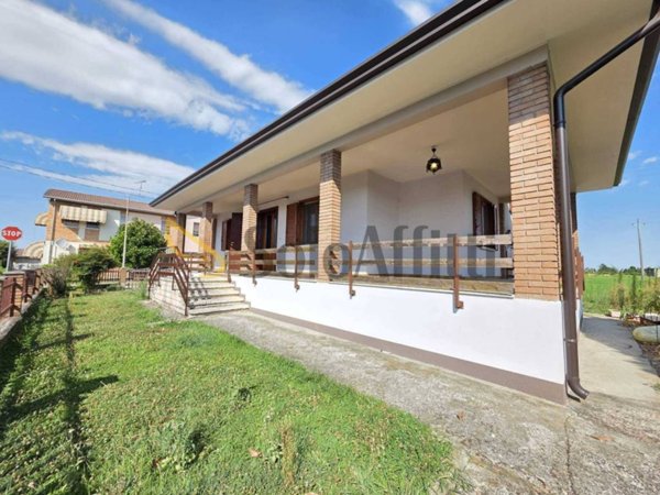 casa indipendente in affitto a Sustinente