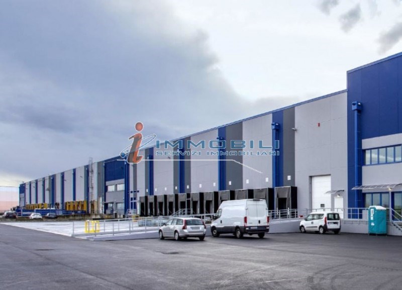 locale commerciale in affitto a Suzzara