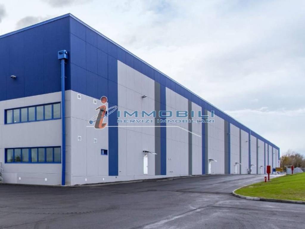 locale commerciale in affitto a Suzzara