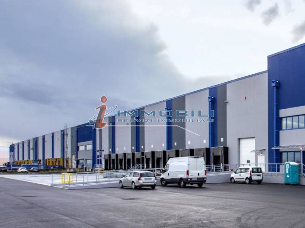 locale commerciale in affitto a Suzzara