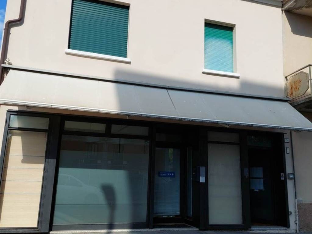 negozio in affitto a Suzzara