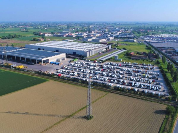 locale commerciale in affitto a Suzzara