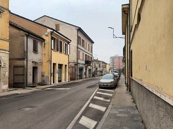 negozio in affitto a Suzzara