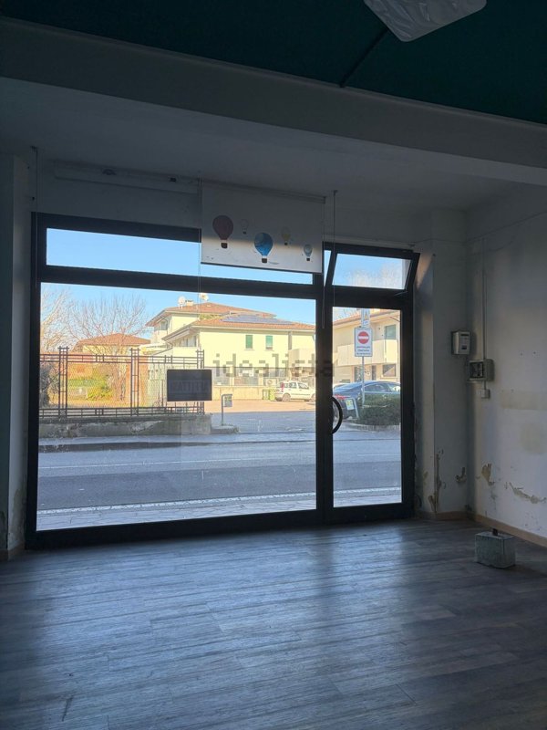 locale commerciale in affitto a Suzzara