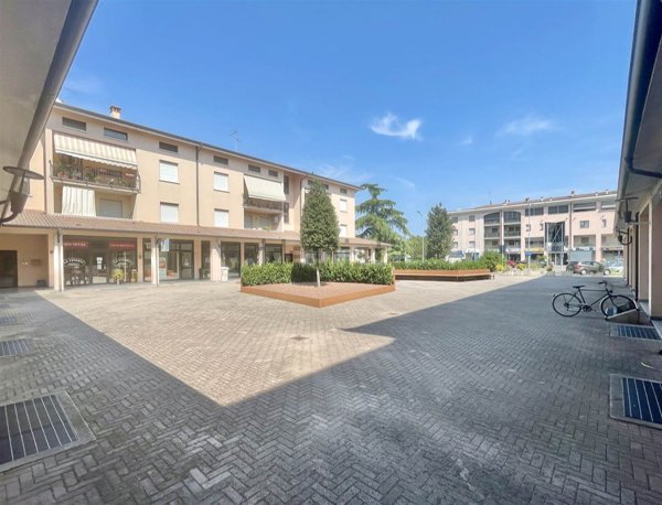 locale commerciale in affitto a Borgo Virgilio in zona Virgilio