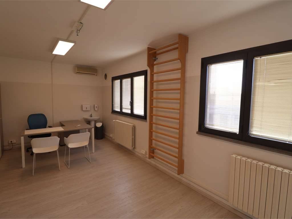 ufficio in affitto a Borgo Virgilio in zona Virgilio
