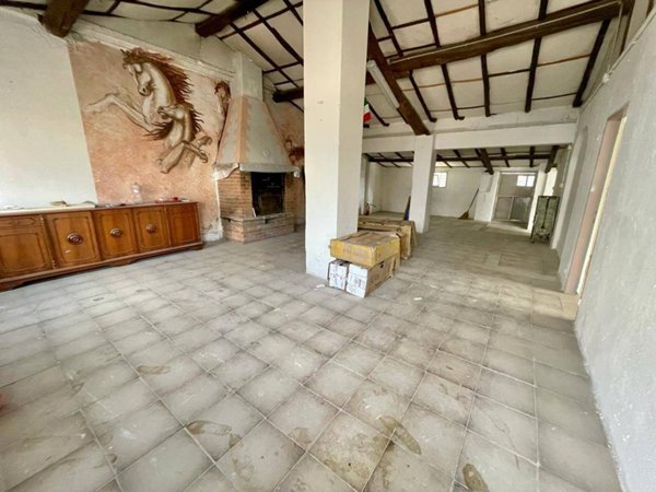 locale di sgombero in affitto a Borgo Virgilio in zona Romanore