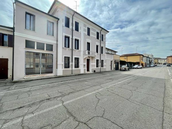 appartamento in affitto a Borgo Virgilio in zona Virgilio