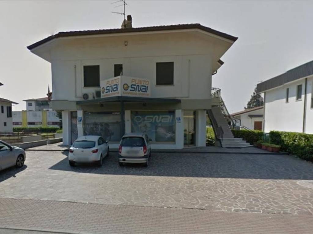negozio in affitto a Borgo Virgilio in zona Virgilio