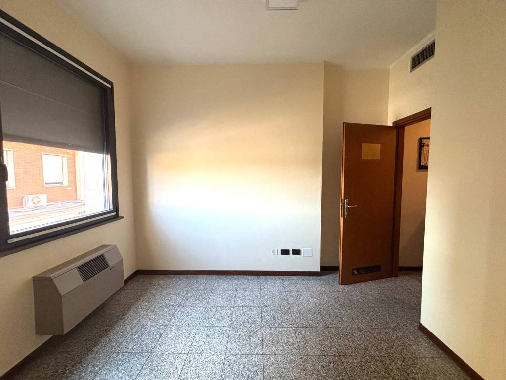 ufficio in affitto a Borgo Virgilio in zona Virgilio