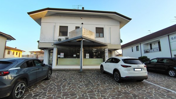 negozio in affitto a Borgo Virgilio in zona Virgilio