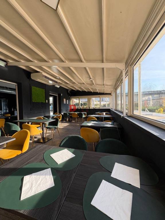 negozio in affitto a Borgo Virgilio in zona Virgilio