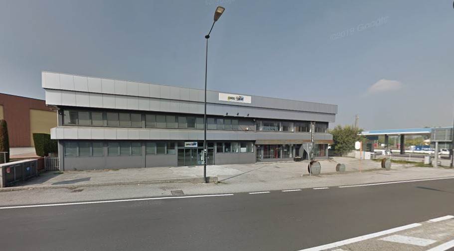 negozio in affitto a Borgo Virgilio in zona Virgilio